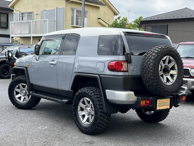 TOYOTA FJ CRUISER