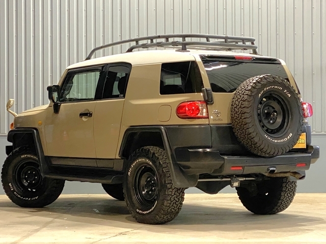 TOYOTA FJ CRUISER