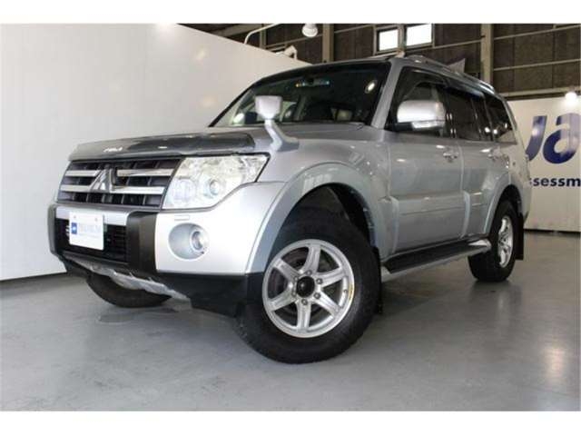 MITSUBISHI PAJERO