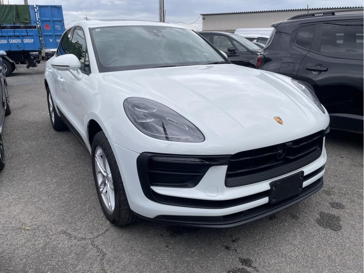 PORSCHE MACAN